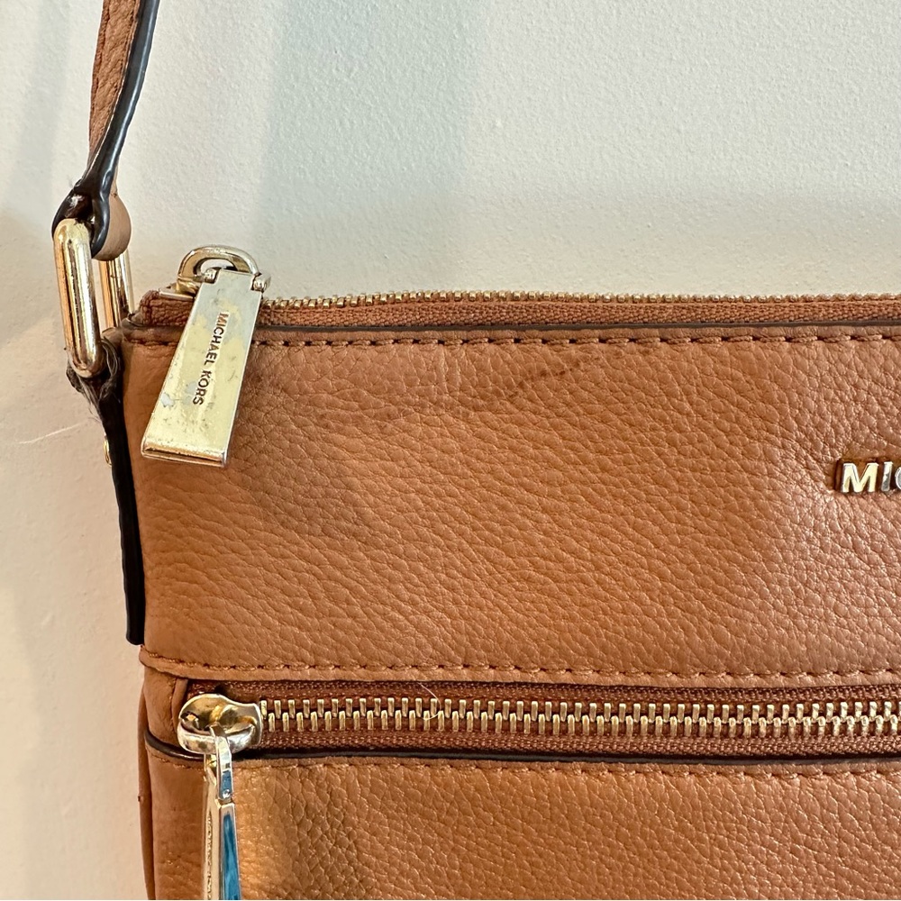 Michael Kors Bags Michael Kors Bedford Flat Crossbody in Carmel Brown Leather - Picture 5 of 10